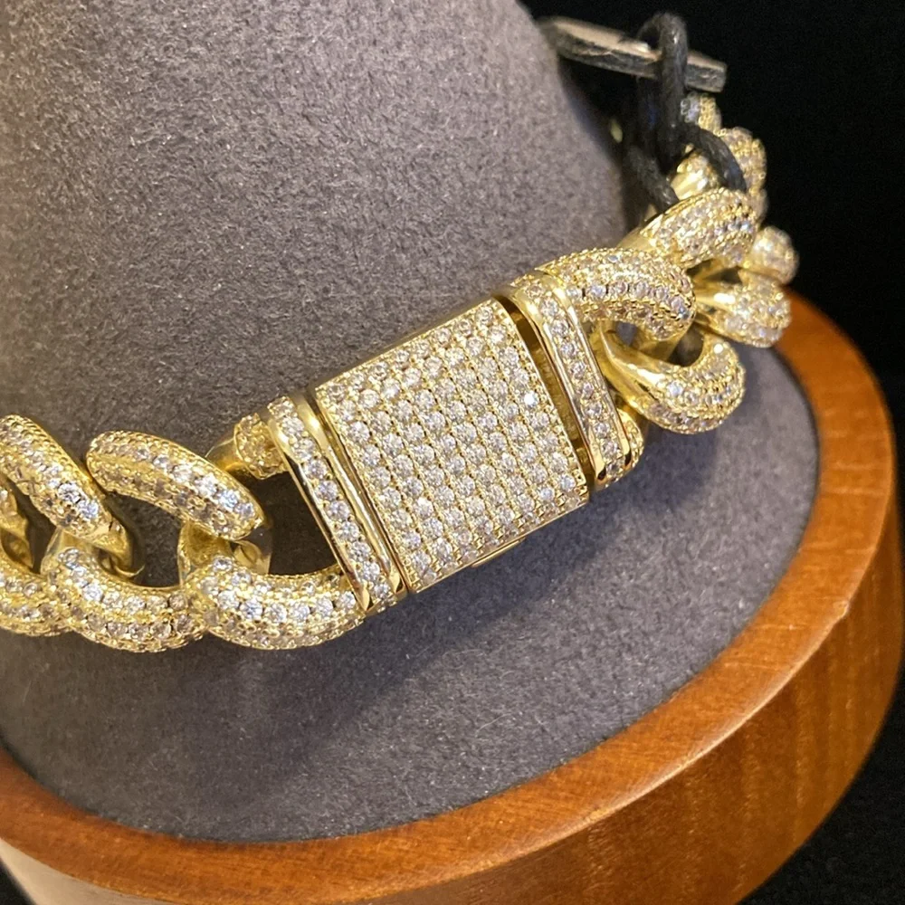 NWT men’s gold tone chunky chain link bracelet with white crystals